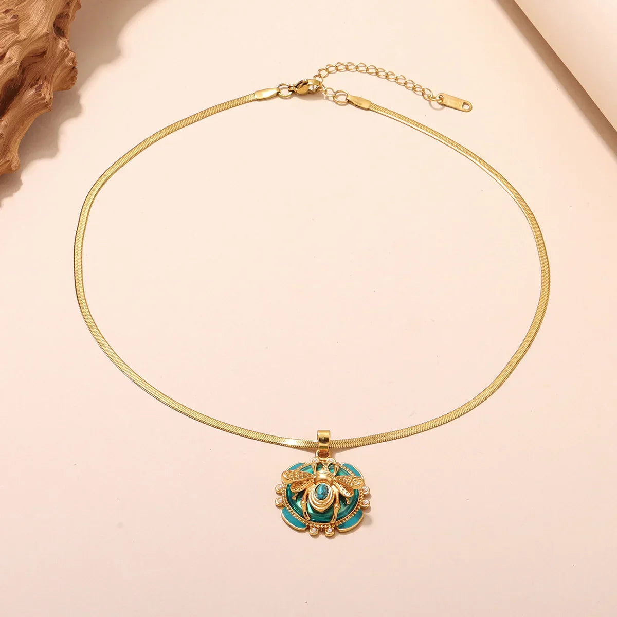 Chic Gold Turquoise Bee Pendant Necklace