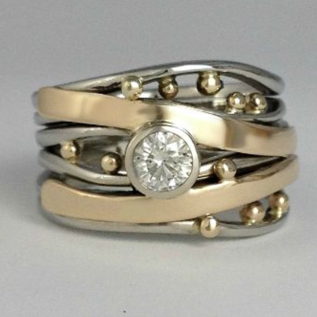 Royal - Anillo Vintage de Oro Incrustado con Circonia