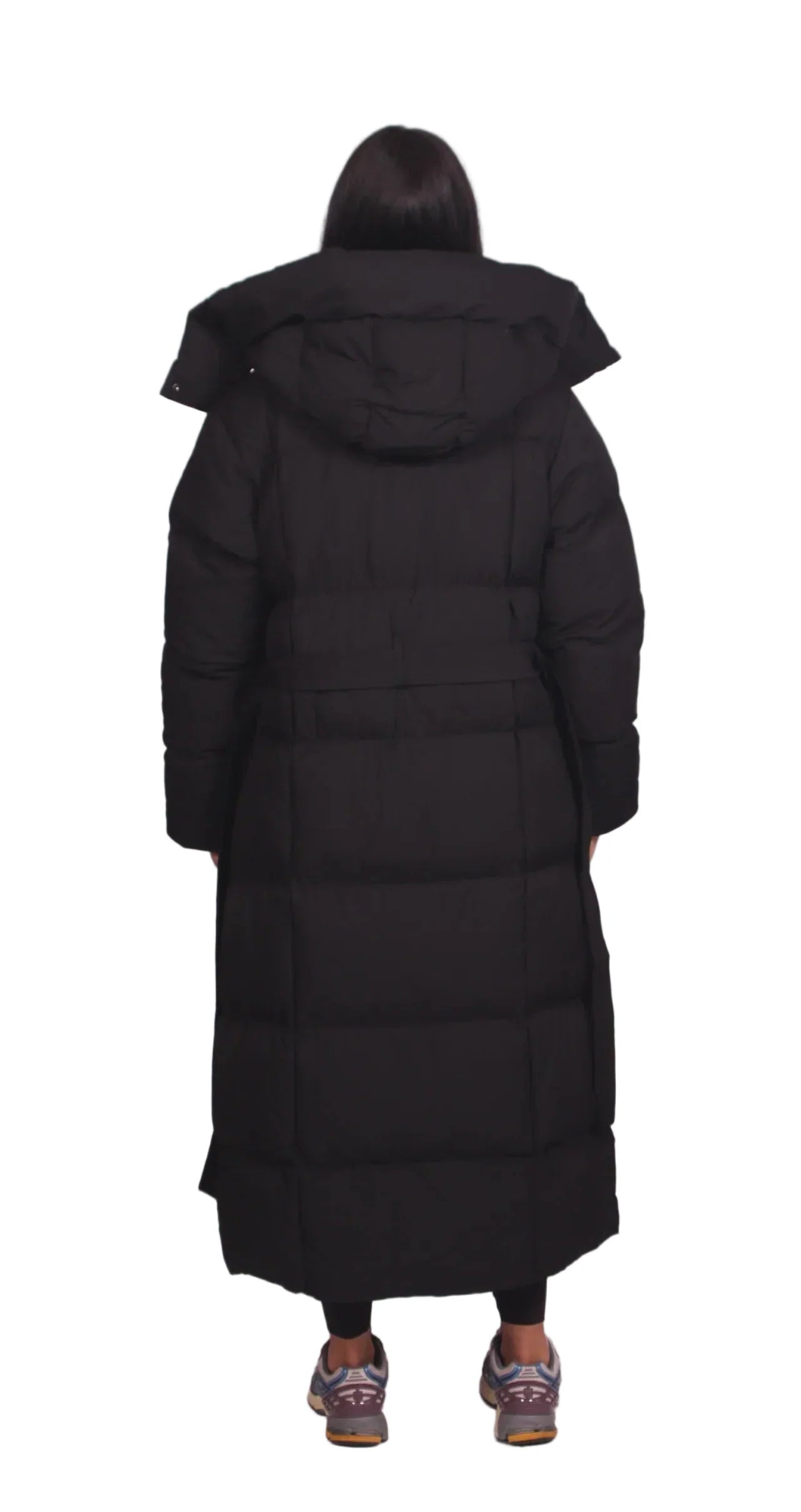 CARMEN™ – LANG VINTERJAKKE MED BÆLTE OG PUFFER-DESIGN