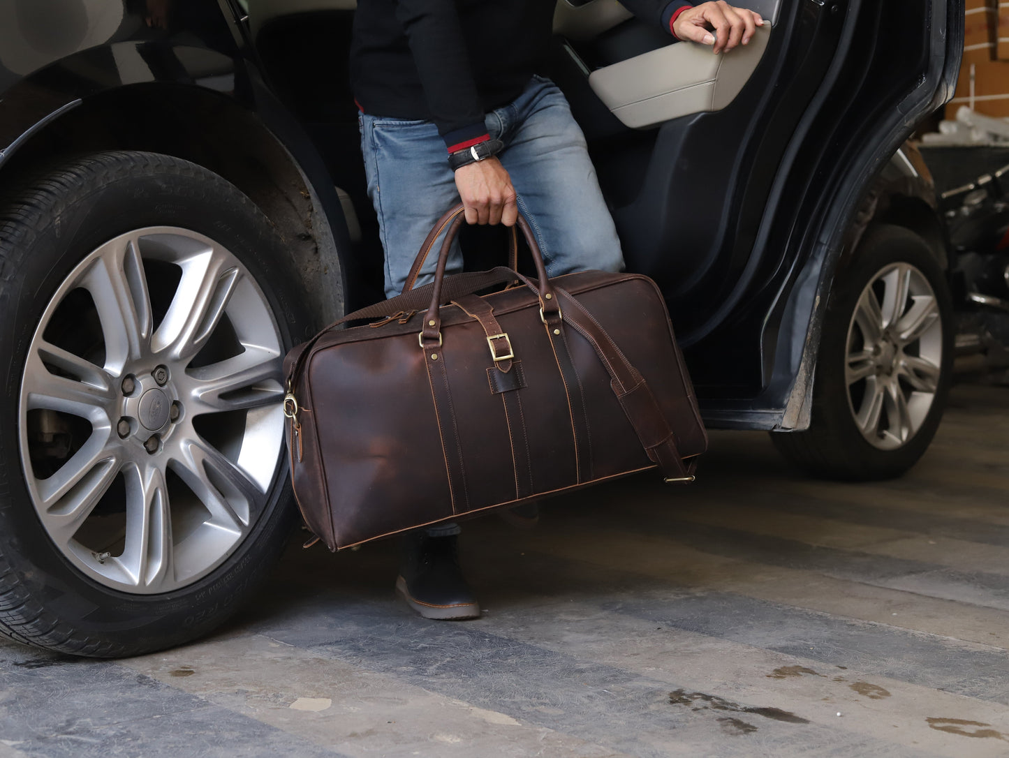 THE LEATHER FARM TRAVEL BAG