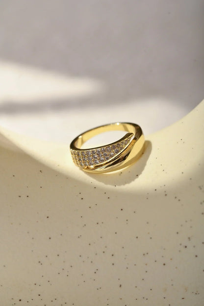 Victoria™ | Elegant Gold Ring with Sparkling Stones