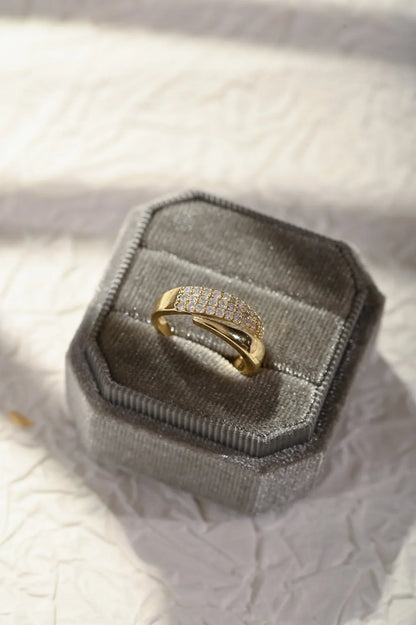 Victoria™ | Elegant Gold Ring with Sparkling Stones