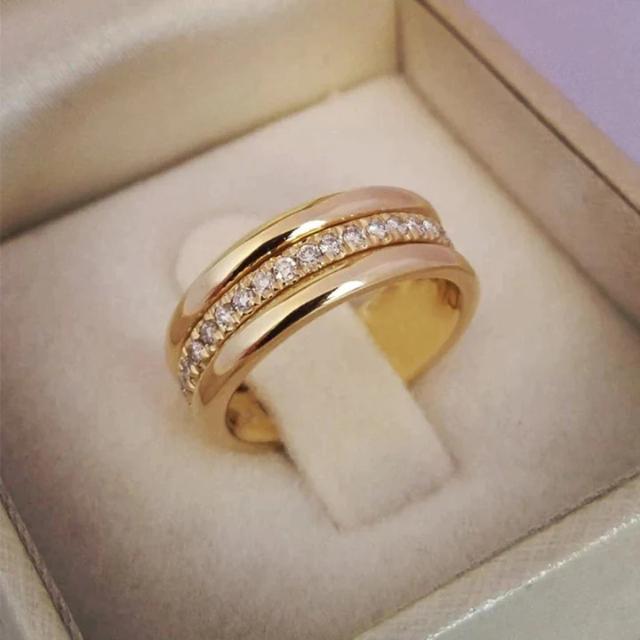 Sarah™ - Vintage Ring with Inlaid Zirconia