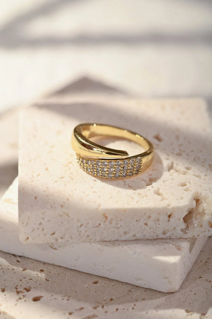 Victoria™ | Elegant Gold Ring with Sparkling Stones